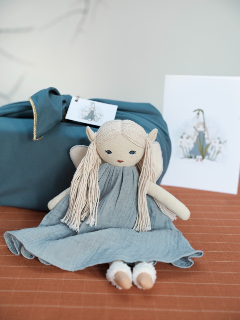 Papusa textila din bumbac organic - Zana zapezii - Fabelab