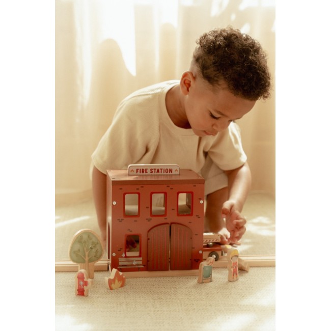 Statie de pompieri cu figurine din lemn FSC - Little Dutch