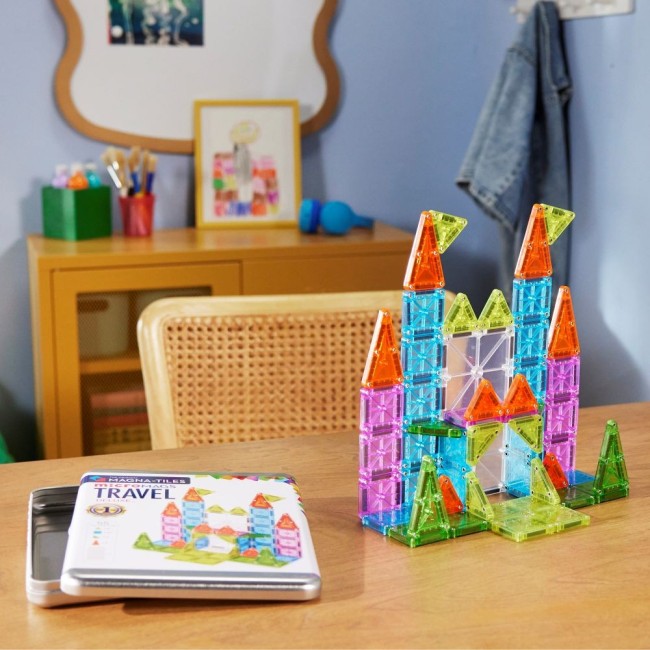 Magna-Tiles Travel cu 55 de piese mini - joaca magnetica oriunde