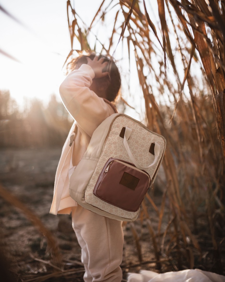 Ghiozdan pentru scolari rezistent la apa - Bouquet Silhouette - Mrs Ertha