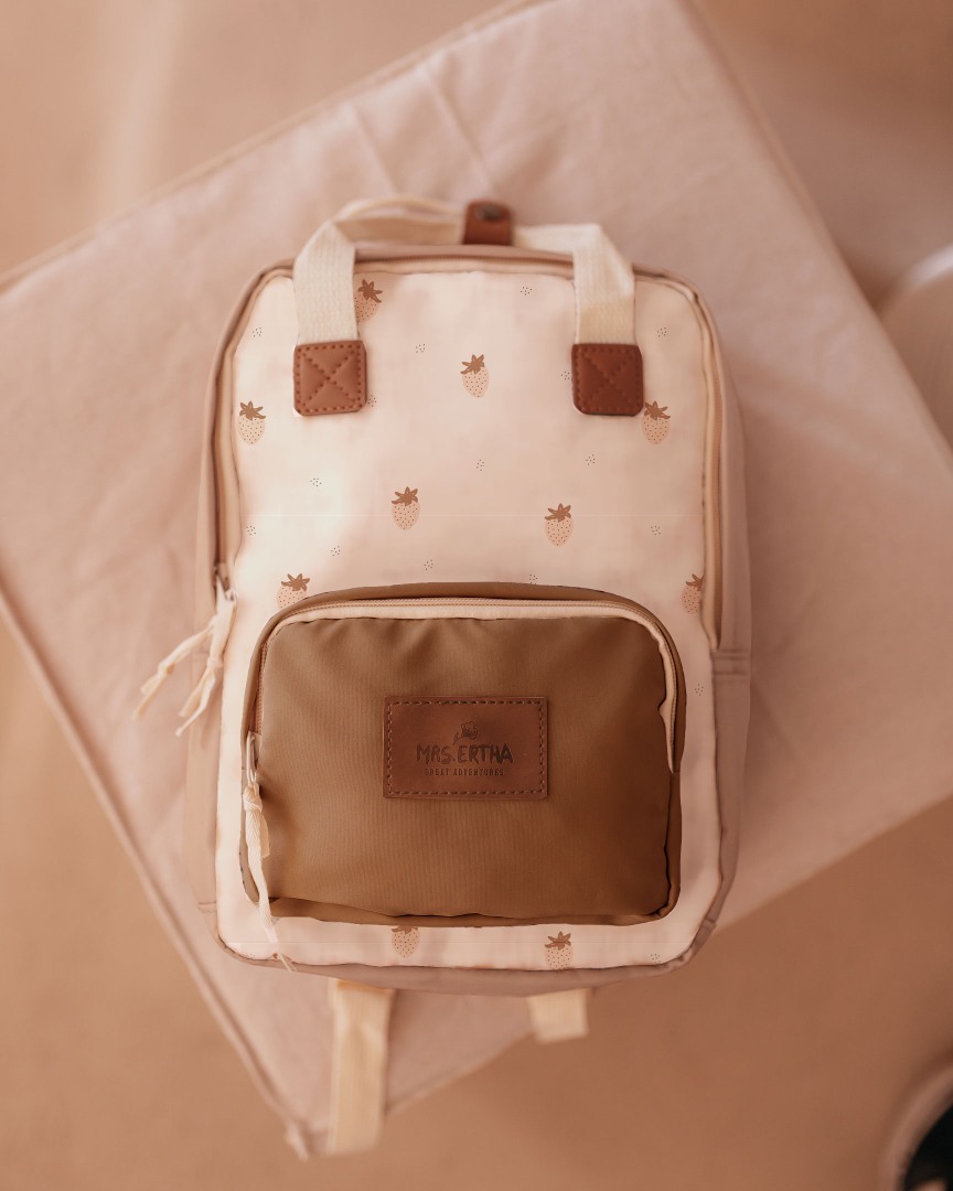 Ghiozdan pentru scolari rezistent la apa - Strawberries - Mrs Ertha