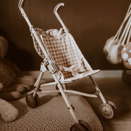 Carucior pentru papusi - Soft Squares - Mrs Ertha Carucior pentru papusi - Soft Squares - Mrs Ertha