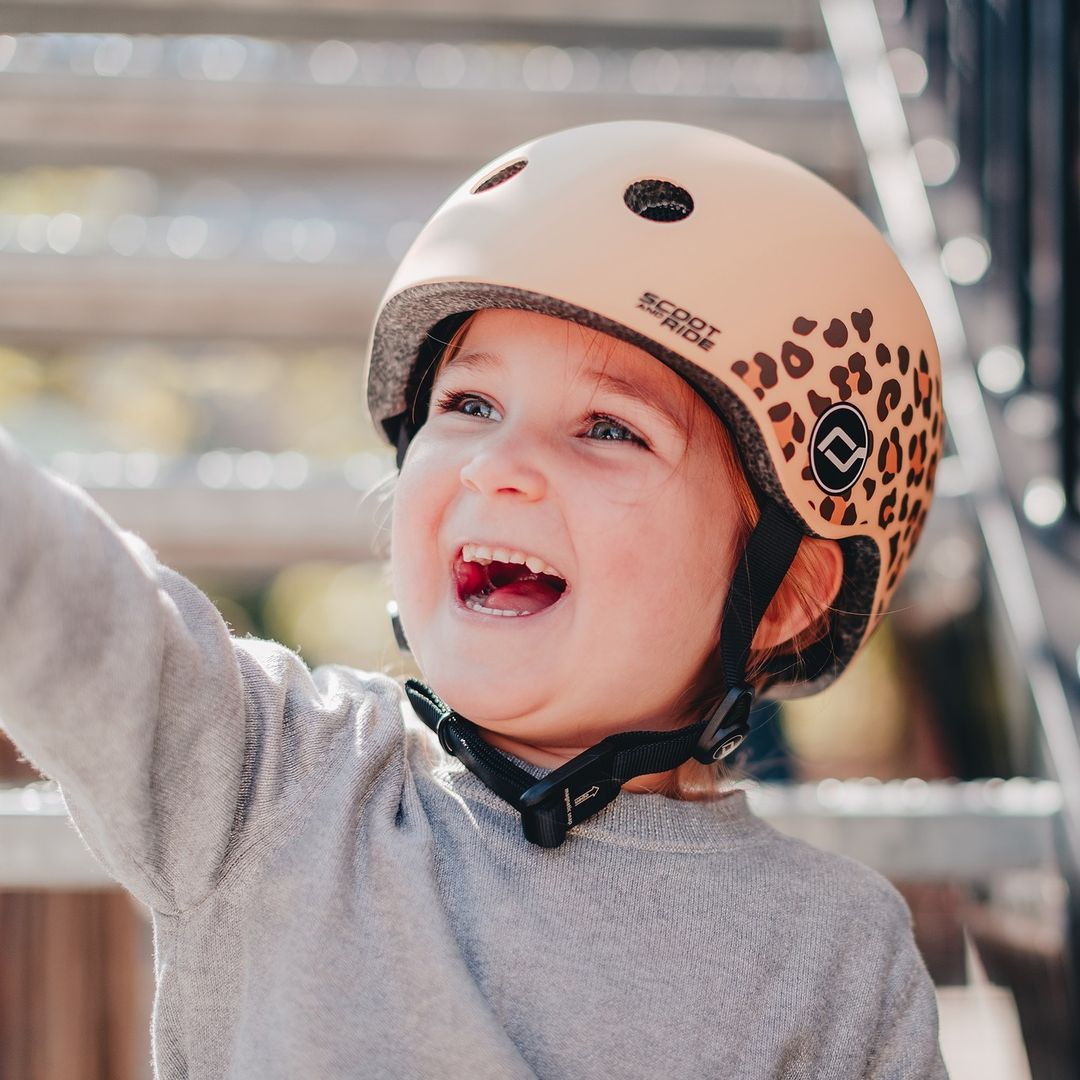 Casca de protectie pentru copii cu sistem de reglare magnetic cu led - XXS-S, 45-51 cm, 1 an+, Leopard - Scoot & Ride