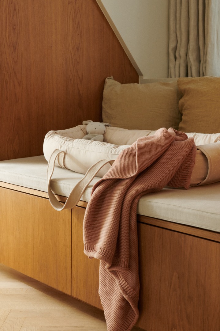 Baby Nest/Babylift din bumbac organic - Confetti Sandy- Liewood