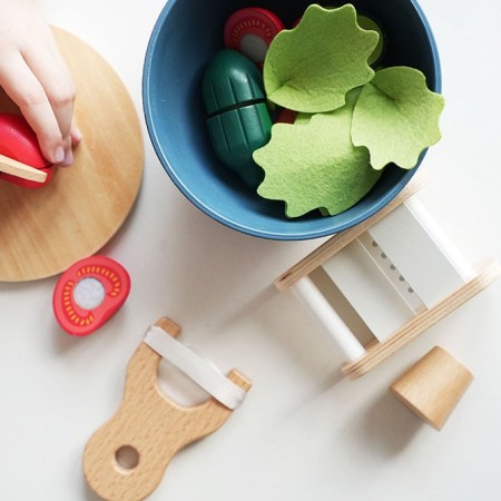 Jucarie din lemn - Set pentru preparat salata fresh - Small Foot Jucarie din lemn - Set pentru preparat salata fresh - Small Foot