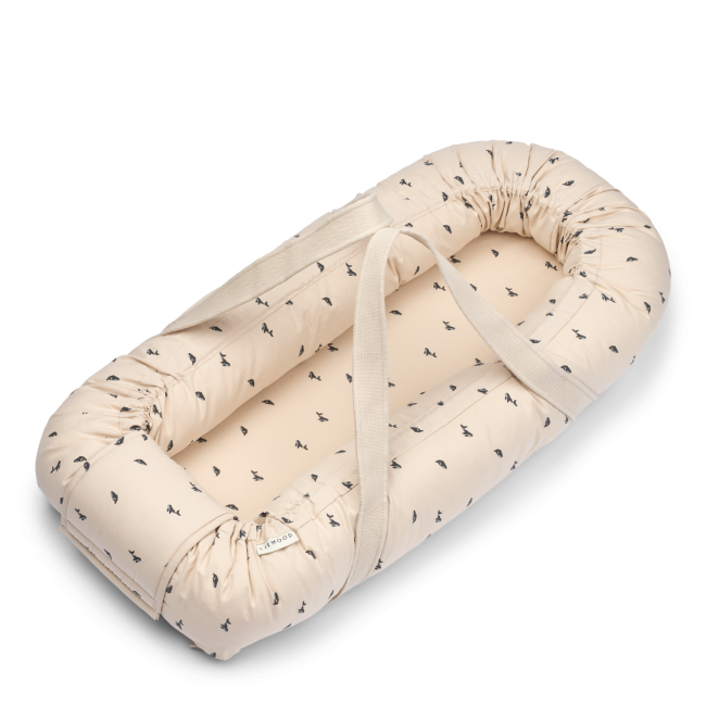 Baby Nest/Babylift din bumbac organic - Mini Whale Sandy - Liewood Baby Nest/Babylift din bumbac organic - Mini Whale Sandy - Liewood